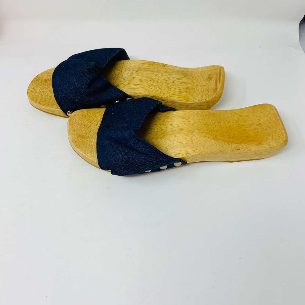 NWT Women's Wooden Sole Sandals with Blue Straps Size 9